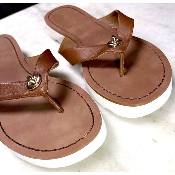 Coach Women's Tan Brown Shelly Signature Turn lock Thong Flip Flops Sandals 7.5 - Picture 4 of 13